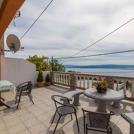 In 39255 Apartment Dramalj