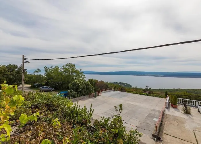 In 39255 Daire Dramalj